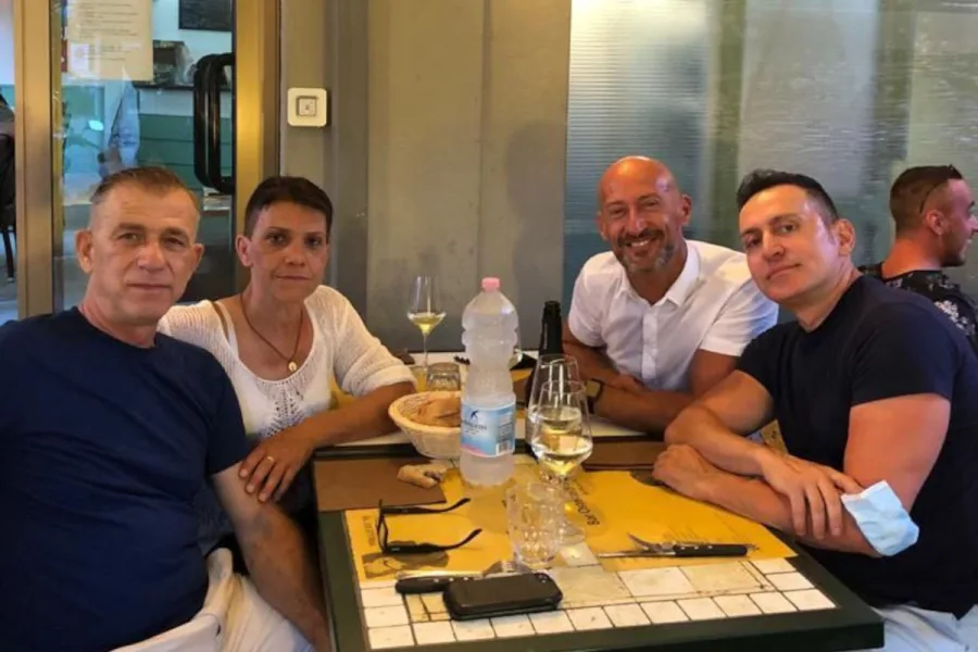 A tavola con gli amici